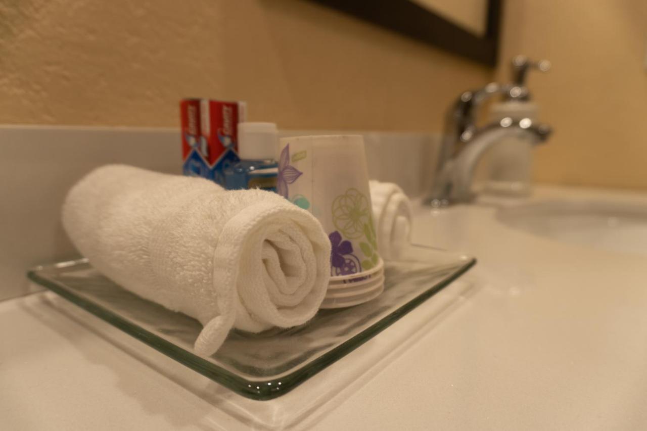 Trinity Escapes - Two Bedroom Two Bathroom Full Apartment Near Airport Anchorage Eksteriør billede