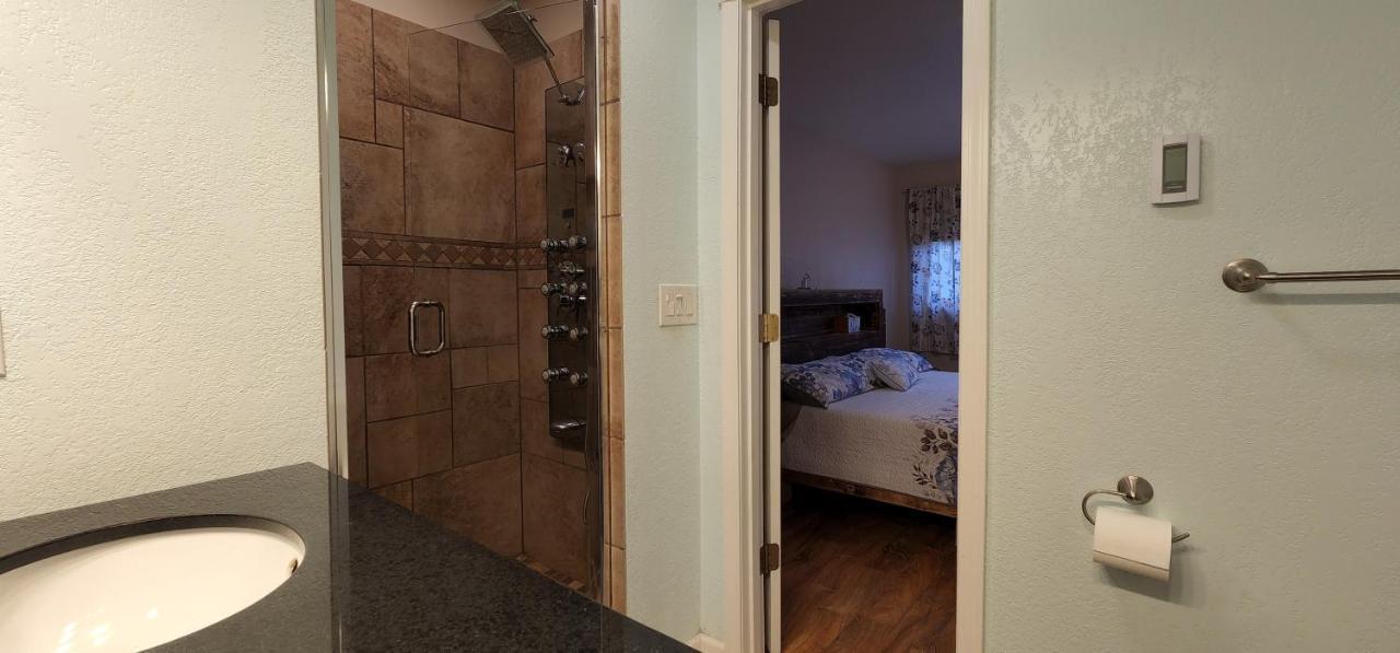 Trinity Escapes - Two Bedroom Two Bathroom Full Apartment Near Airport Anchorage Eksteriør billede