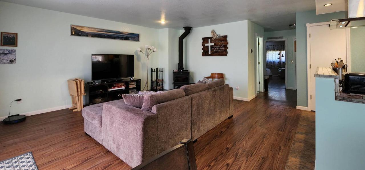 Trinity Escapes - Two Bedroom Two Bathroom Full Apartment Near Airport Anchorage Eksteriør billede
